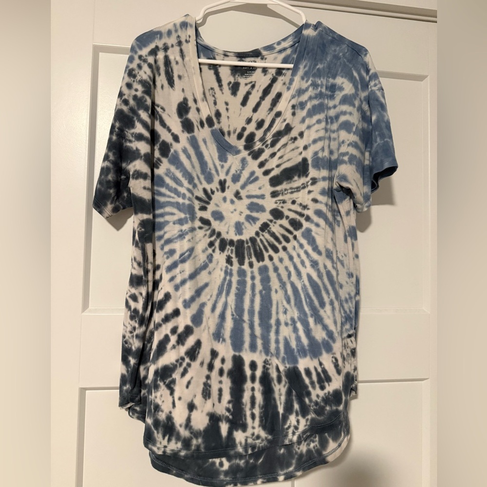 American Eagle Outfitters Blue & Gray Tie-Dye V-Neck Tee